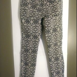 H&M Jeggings unique Design.